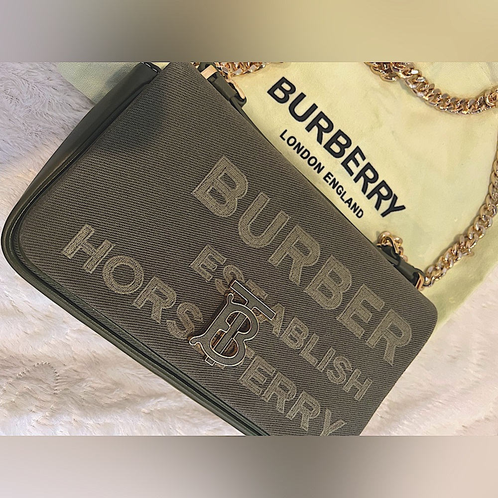 💯✨ BURBERRY Small Horseferry Print Lola Cross-Body  Bag✨ Authentic 😍❤️